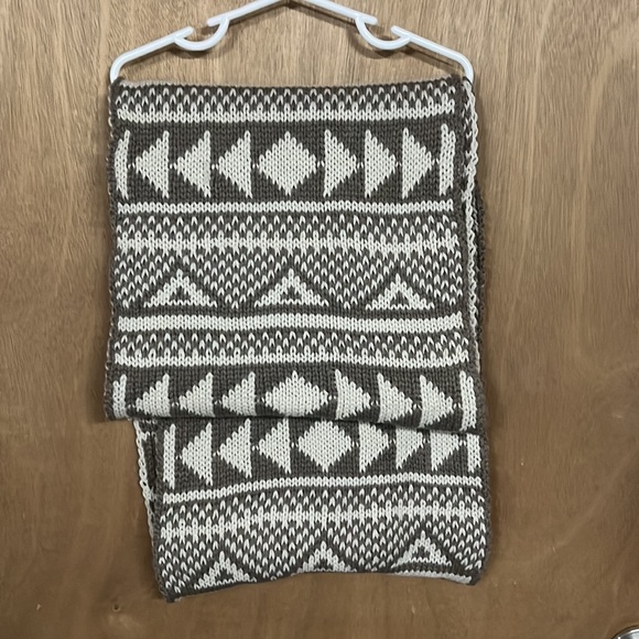 Scarf - Picture 2 of 2